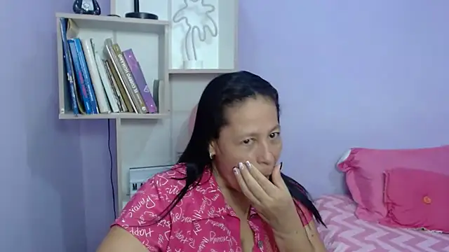 Snapshot of mature_martina chatting on 10/27/25, 10:14 mature martina online show from 10/27/25, 10:14