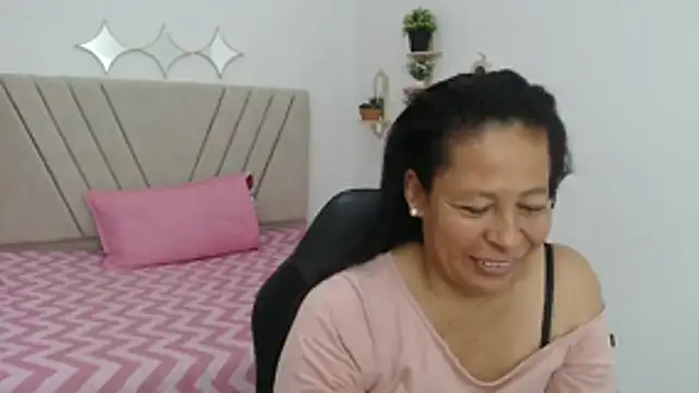 mature martina online show from 04/10/26, 08:57