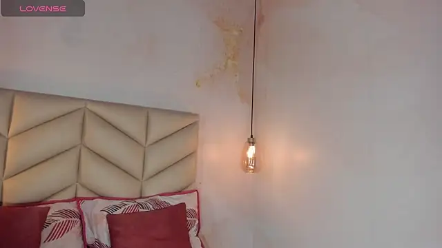 Snapshot of JESYSOZ23_ chatting on 10/23/25, 07:45 JESYSOZ23 online show from 10/23/25, 07:45