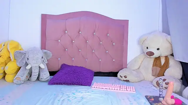 Snapshot of LittleAngelx chatting on 05/29/26, 04:10 LittleAngelx online show from 05/29/26, 04:10