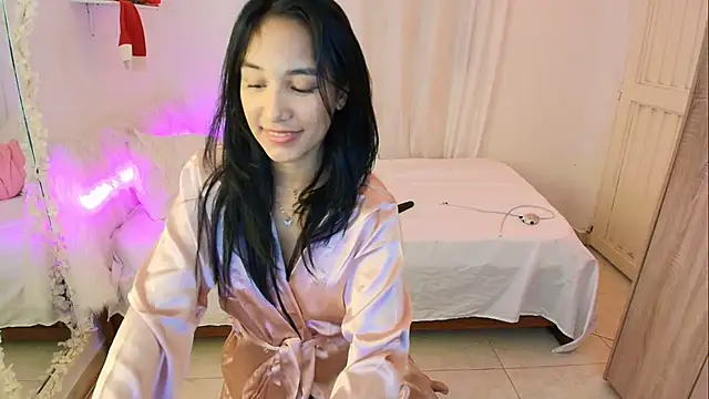 Snapshot of Nanami_19 chatting on 12/14/25, 08:35 Nanami 19 online show from 12/14/25, 08:35