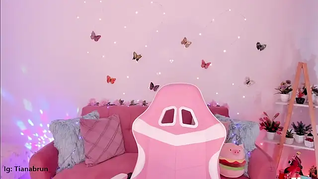 Zara uwu  online show from 10/16/25, 11:33