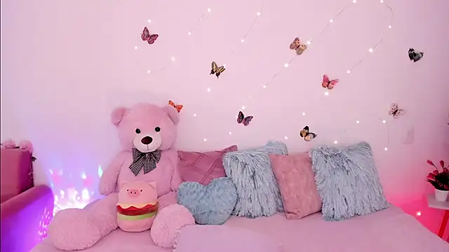 Snapshot of Zara_uwu_ chatting on 06/03/26, 02:33 Zara uwu online show from 06/03/26, 02:33
