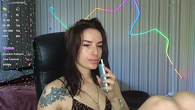xx adrihanna xx online show from 07/17/26, 06:53