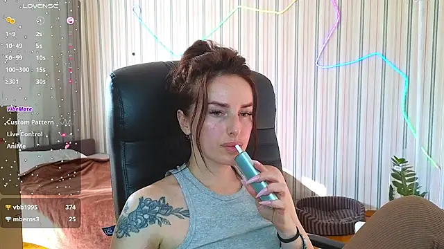 xx adrihanna xx online show from 07/28/26, 03:21