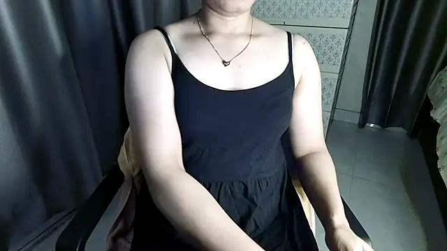Snapshot of Sima--Roy chatting on 06/07/26, 05:27 Sima--Roy online show from 06/07/26, 05:27