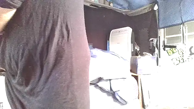 Snapshot of spundarella420 chatting on 12/18/25, 03:51 spundarella420 online show from 12/18/25, 03:51