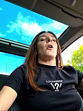 Snapshot of Ladykimberly_XOXO chatting on 09/29/25, 03:06 Ladykimberly XOXO online show from 09/29/25, 03:06