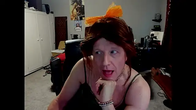 Snapshot of CharlotteAshton chatting on 06/06/26, 11:37 CharlotteAshton online show from 06/06/26, 11:37