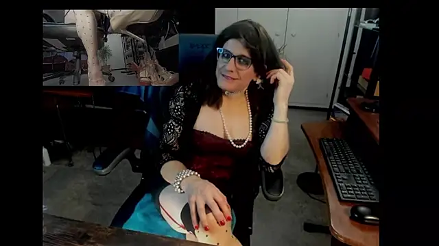 Snapshot of CharlotteAshton chatting on 08/01/26, 10:36 CharlotteAshton online show from 08/01/26, 10:36