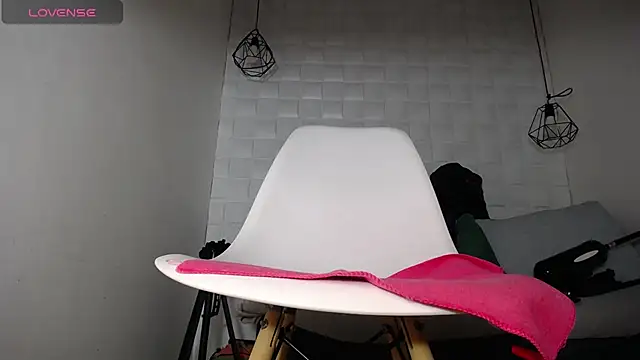wendy rivera  online show from 12/17/24, 10:44