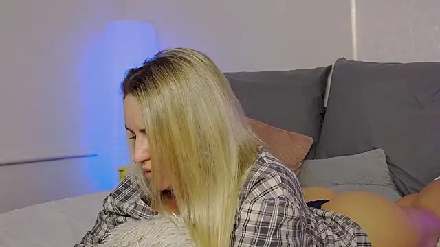 SofiJames online show from 12/19/24, 06:34