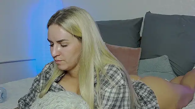 SofiJames online show from 01/05/25, 09:37