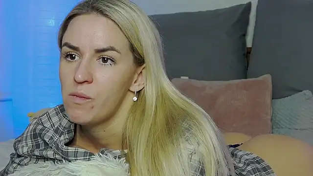 SofiJames online show from 01/12/25, 09:40