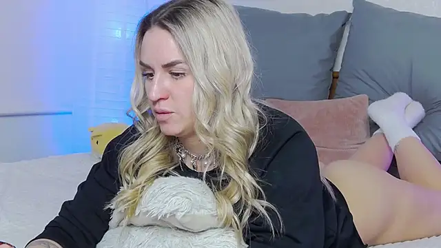 SofiJames online show from 03/06/25, 10:20