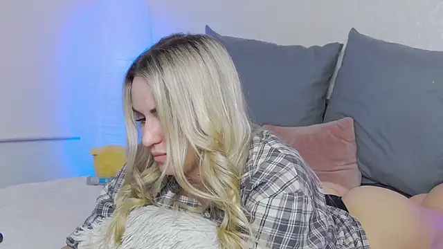 SofiJames online show from 03/11/25, 06:32