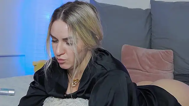 SofiJames online show from 03/17/25, 09:01