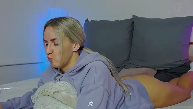 SofiJames online show from 10/02/25, 07:15