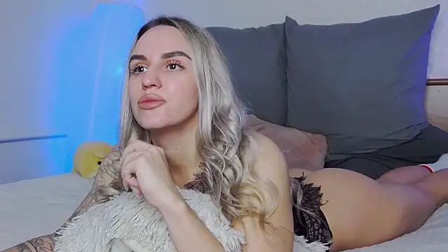 SofiJames online show from 12/02/25, 06:41