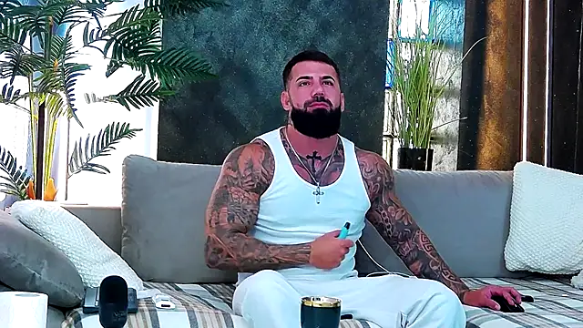 Snapshot of masterkingofmusclee chatting on 09/18/25, 08:49 masterkingofmusclee online show from 09/18/25, 08:49