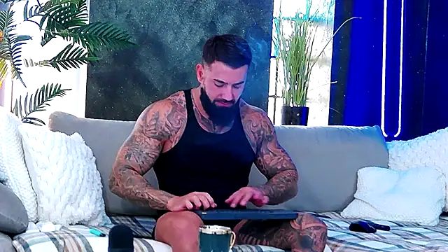 Snapshot of masterkingofmusclee chatting on 09/24/25, 07:12 masterkingofmusclee online show from 09/24/25, 07:12