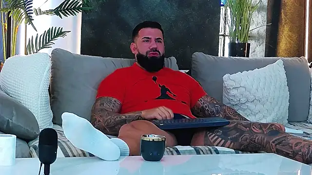 Snapshot of masterkingofmusclee chatting on 09/25/25, 07:56 masterkingofmusclee online show from 09/25/25, 07:56