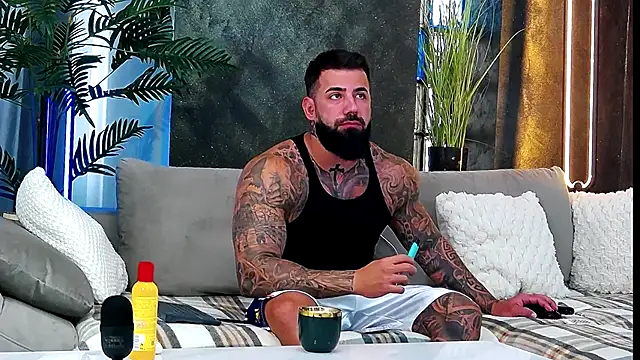 Snapshot of masterkingofmusclee chatting on 09/26/25, 07:01 masterkingofmusclee online show from 09/26/25, 07:01