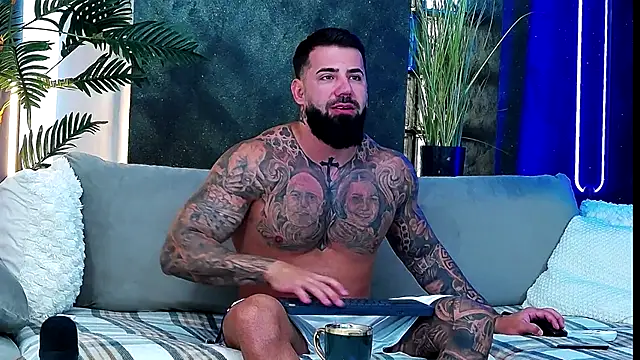 Snapshot of masterkingofmusclee chatting on 09/29/25, 07:35 masterkingofmusclee online show from 09/29/25, 07:35