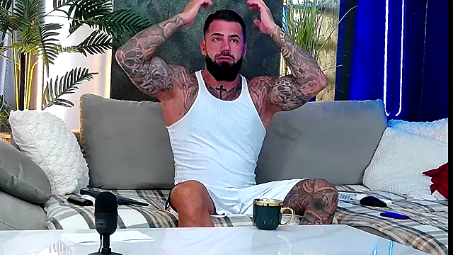 Snapshot of masterkingofmusclee chatting on 10/01/25, 06:41 masterkingofmusclee online show from 10/01/25, 06:41