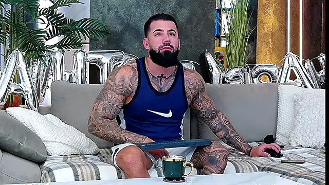 Snapshot of masterkingofmusclee chatting on 10/24/25, 06:43 masterkingofmusclee online show from 10/24/25, 06:43