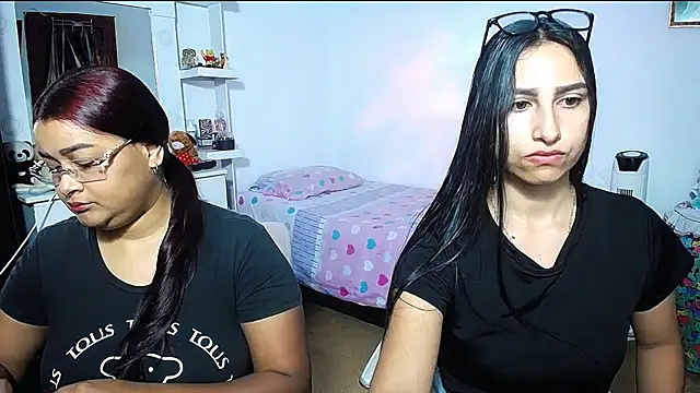 Snapshot of violeta_rous chatting on 02/17/26, 03:19 violeta rous online show from 02/17/26, 03:19