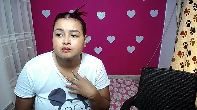 Snapshot of violeta_rous chatting on 04/13/26, 03:06 violeta rous online show from 04/13/26, 03:06