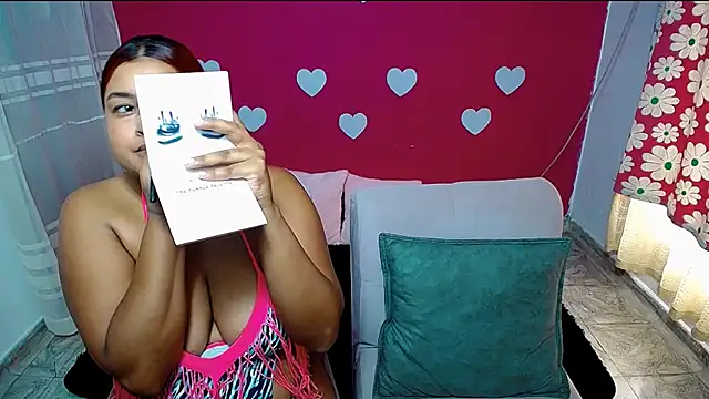 Snapshot of violeta_rous chatting on 05/19/26, 02:56 violeta rous online show from 05/19/26, 02:56