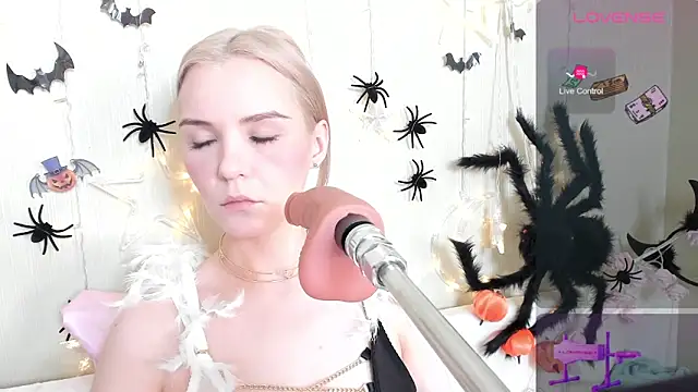 Kaya Devis online show from 10/28/25, 04:27