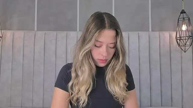 chloe d online show from 12/21/24, 11:11