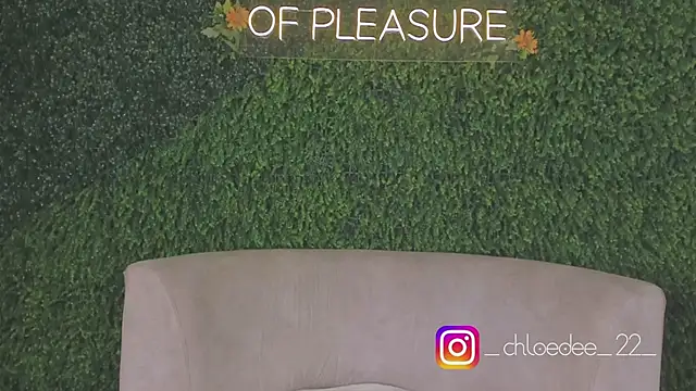 Snapshot of chloe_d chatting on 10/09/25, 12:25 chloe d online show from 10/09/25, 12:25