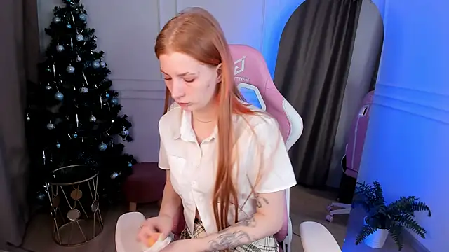 Snapshot of Mira__Blush chatting on 12/15/24, 01:43 Mira  Blush online show from 12/15/24, 01:43