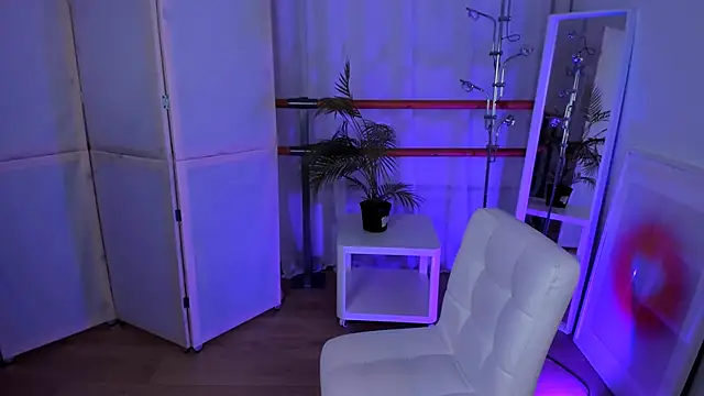 Snapshot of Mira__Blush chatting on 01/21/25, 08:32 Mira  Blush online show from 01/21/25, 08:32