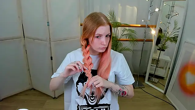 Snapshot of Mira__Blush chatting on 01/22/25, 08:49 Mira  Blush online show from 01/22/25, 08:49