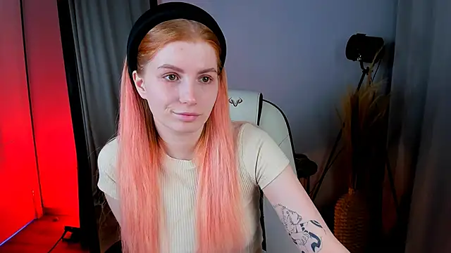 Snapshot of Mira__Blush chatting on 01/24/25, 06:46 Mira  Blush online show from 01/24/25, 06:46