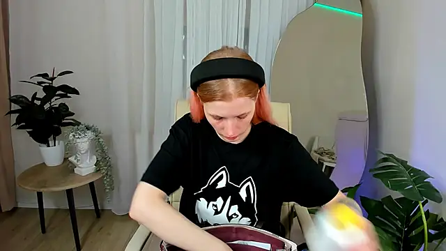 Snapshot of Mira__Blush chatting on 01/26/25, 08:34 Mira  Blush online show from 01/26/25, 08:34