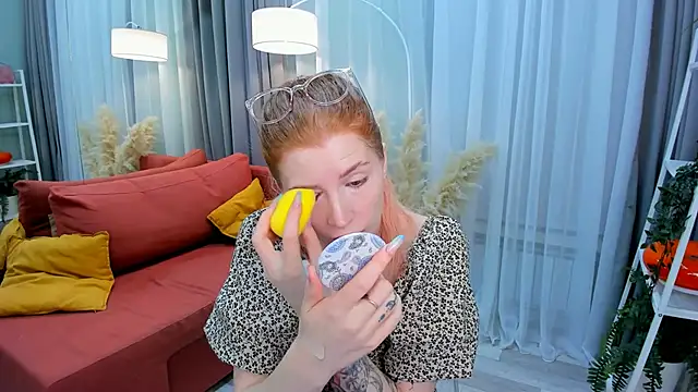 Snapshot of Mira__Blush chatting on 01/28/25, 01:49 Mira  Blush online show from 01/28/25, 01:49