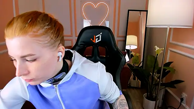 Snapshot of Mira__Blush chatting on 02/12/25, 08:40 Mira  Blush online show from 02/12/25, 08:40