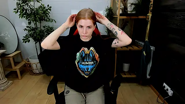 Snapshot of Mira__Blush chatting on 02/22/25, 04:29 Mira  Blush online show from 02/22/25, 04:29