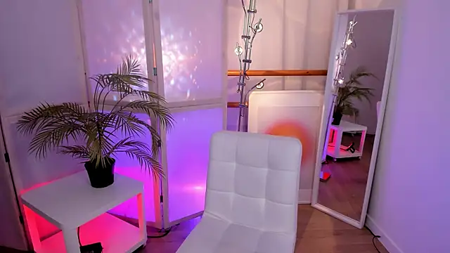 Snapshot of Mira__Blush chatting on 02/24/25, 08:36 Mira  Blush online show from 02/24/25, 08:36