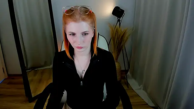 Snapshot of Mira__Blush chatting on 03/08/25, 12:41 Mira  Blush online show from 03/08/25, 12:41