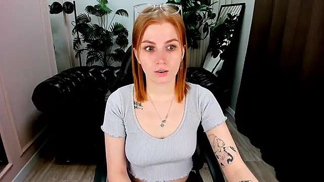 Snapshot of Mira__Blush chatting on 03/12/25, 06:33 Mira  Blush online show from 03/12/25, 06:33