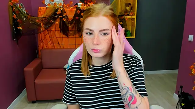 Snapshot of Mira__Blush chatting on 10/14/25, 01:34 Mira  Blush online show from 10/14/25, 01:34