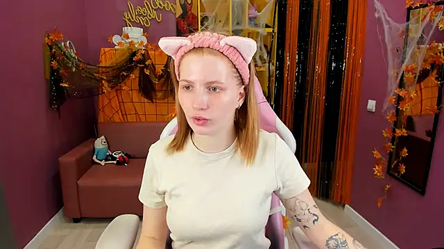 Snapshot of Mira__Blush chatting on 10/26/25, 01:50 Mira  Blush online show from 10/26/25, 01:50