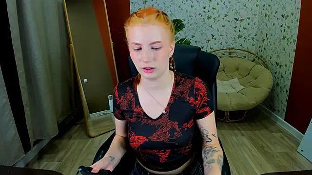 Snapshot of Mira__Blush chatting on 11/14/25, 09:13 Mira Blush online show from 11/14/25, 09:13